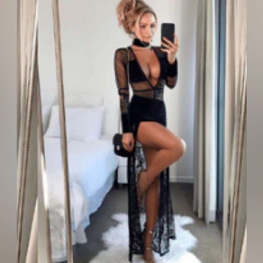 Chic Black Lace Maxi Dress